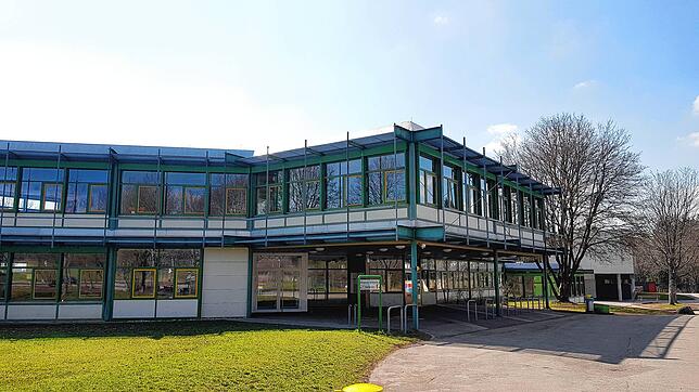 An der Realschule am Salinensee geht für 200 Schüler wieder der Unterricht los.