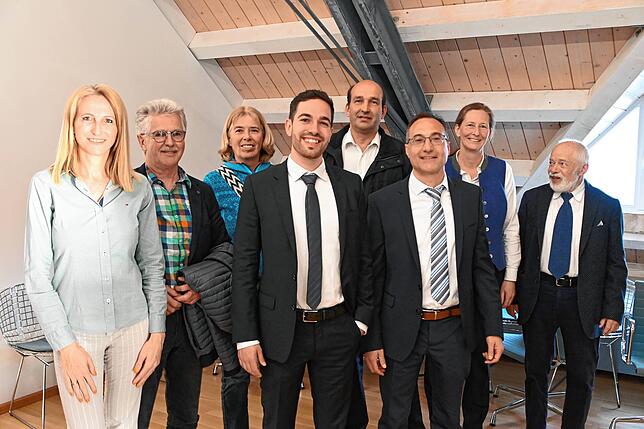 Nach der Sitzung des Wahlausschusses und vor der offiziellen Verkündung vor dem Zollhaus stellt sich der künftige Bürgermeister ...
