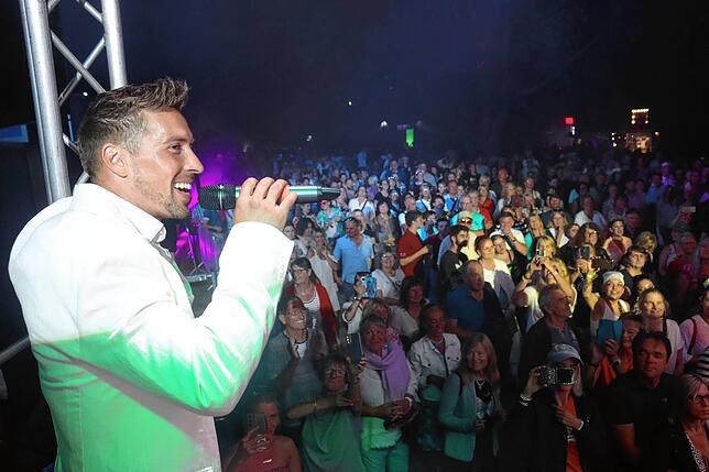 Bild 2: Anita Hofmann und andere Schlagerstars: Party beim Sound Beach Festival 2025 in Überlingen