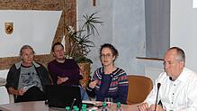 Sie stellen den Entwurf der Biotopverbundplanung im Stettener Gemeinderat vor (von links): Michael Koltzenburg (Biologe, INA Südwest), ...