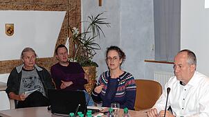 Sie stellen den Entwurf der Biotopverbundplanung im Stettener Gemeinderat vor (von links): Michael Koltzenburg (Biologe, INA Südwest), ...
