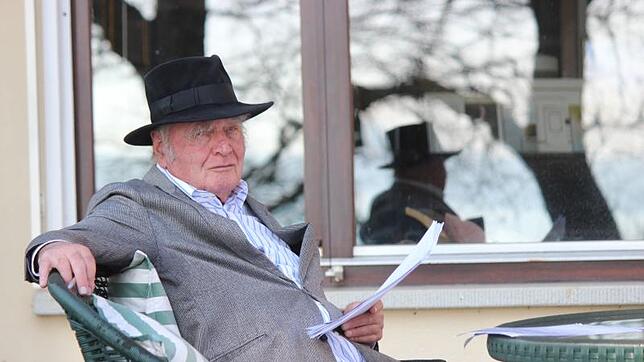 Schriftsteller Martin Walser, wenige Tage vor seinem 90. Geburtstag, fotografiert in seinem Anwesen in Überlingen-Nußdorf.