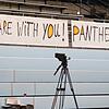 Statt die Mannschaft persönlich auf den Rängen anzufeuern, treten die Fans der wiha Panthers Schwenningen bei Heimspielen in der ...