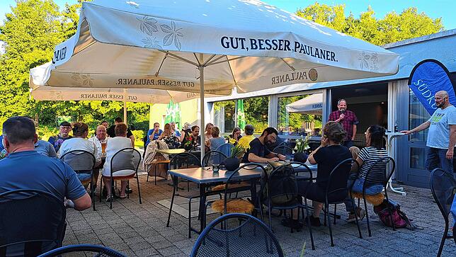 Bild 5: Die Köpfe rauchen bei der dritten SÜDKURIER-Quiznacht in bad Säckingen - das sind die Bilder
