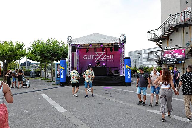 Bild 22: Das Seenachtfest 2023 startet durch! Immer mehr Besucher strömen auf das Festgelände
