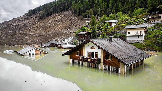 Ein großer Teil des Dorfes Blatten im Lötschental im Kanton Wallis wurde unter den Massen von Eis, Schlamm und Felsen begraben. Im Mai ...