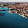 Für die Erdgas Südwest ist die geplante Anlage in Ostrach das dritte Projekt dieser Art. Unser Bild zeigt die schwimmende Solaranlage in ...