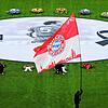 Gedenkfeier des FC Bayern München für Franz Beckenbauer in der Allianz Arena. Fanclubs tragen ihre Fahnen ins Stadion.