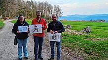 Dennis Gottstein (rechts) vom Bauamt Laufenburg, Denise Gaßmann und Rotzels Ortsvorsteher Ralf Gersbach mit den Plänen der neuen ...