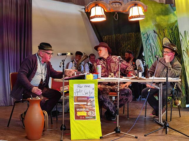 Bild 31: Fasnacht 2025: Narren übernehmen Daisendorfer Rathaus - die schönsten Bilder!