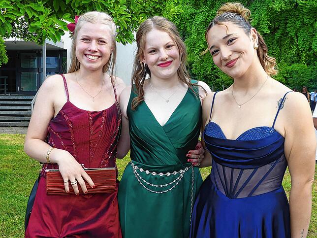 Bild 20: Erfolgreicher Abschluss: Abiturientinnen feiern in Tiengen ihren Abiball