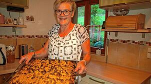 Eröffnung des Markt-Cafés in Eichsel nach der Pause: Ab Donnerstag werden wieder Kuchen serviert. Foto: Petra Wunderle