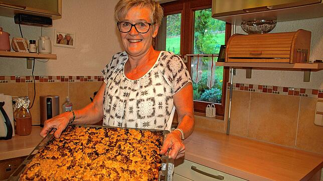 Eröffnung des Markt-Cafés in Eichsel nach der Pause: Ab Donnerstag werden wieder Kuchen serviert. Foto: Petra Wunderle