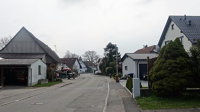 Wie in Unterteuringen fehlt auch in anderen Teilorten eine zentrale Ortsmitte. Die Gemeinde will prüfen, wo hier ein zentraler Platz ...