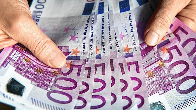 Bild : Fiese Betrugsmasche: Frau fällt auf falsche Autoverkäuferin herein