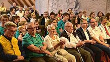 Zur Feierstunde zum 100-jährigen Bestehen des Jugendrotkreuzes kamen große und kleine Anghörige der Hilfsorganisation in den Roten Löwen ...