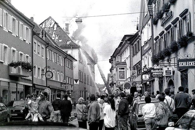 Bild 8: Gedächtnis der Region: Bilder vom Großbrand des Stockacher Polizeireviers 1992 und dem Umbau