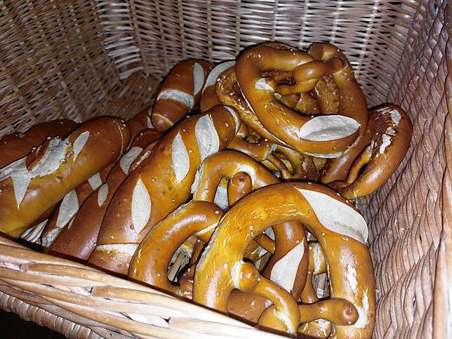 Laugengebäck in der Heimatliebe am frühen Morgen.