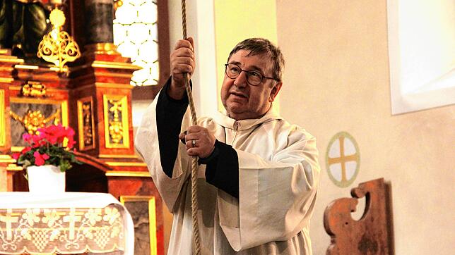 Das war einmal: Pater Günther Kames in der Kapelle St. Jakobus. Nun muss er gehen.