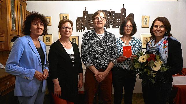 Der Vorstand des SPD-Ortsvereins Waldshut nach den Wahlen im „Rheinischen Hof“: Vorsitzende Claudia Hecht (von links), Stellvertreterin ...