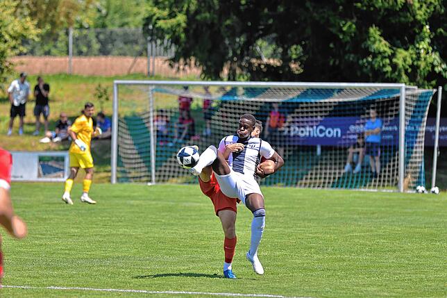 Bild 16: SC Freiburg II gewinnt Test beim FC Erzingen gegen den FC Zürich II mit 6:3 – wir haben Fotos!