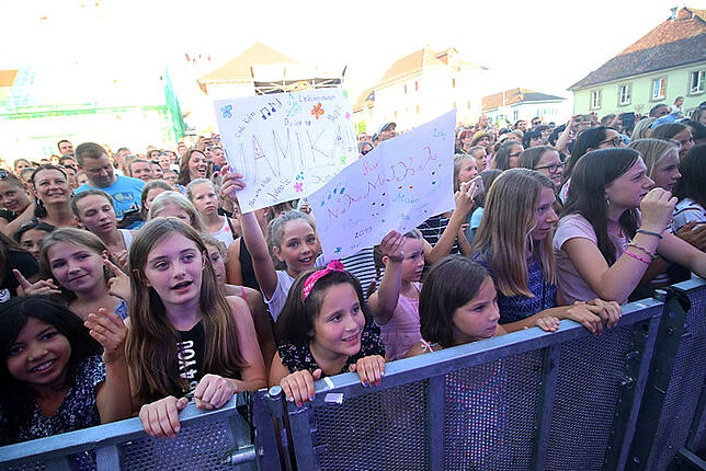 Bild 21: Namika begeistert 1800 Fans in Markdorf. Wir haben alle Bilder