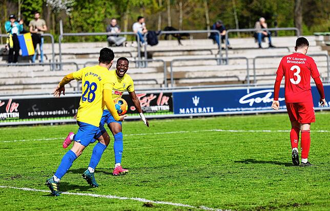Bild 4: Die besten Bilder der Verbandsliga-Partie zwischen dem FC Singen und dem FV Lörrach-Brombach