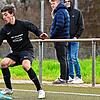 Erstes Tor: Einsätze des Ex-Zellers Dominik Pfeifer (rechts, gegen Samuel Seitz) in der &bdquo;Ersten&ldquo; der SG Wehr/Brennet sollen ...