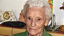 Anna Girmann feiert ihren 100. Geburtstag im Kreis der Familie. Bild: Christiane Sahli