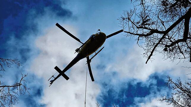 Ein Hubschrauber über der Marienschlucht.