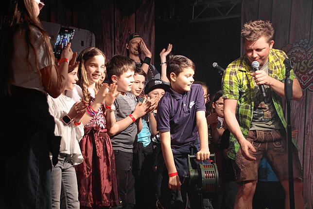 Bild 8: Ausgelassene Stimmung beim Dorfrocker-Konzert in Sauldorf