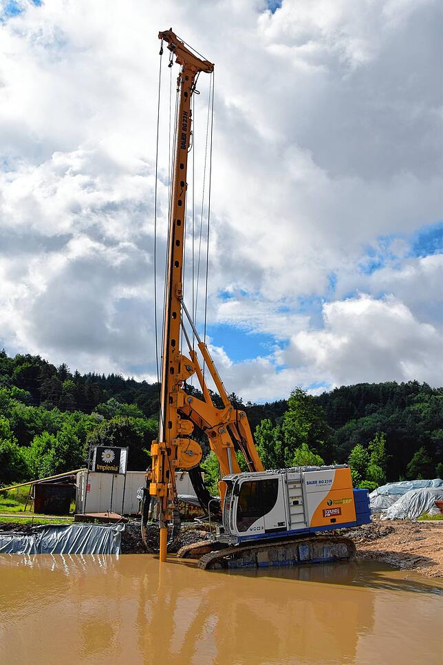 Bild 10: Land unter, Straße unter: Bilder von der überfluteten Brücken-Baustelle auf der L194 beim Freibad