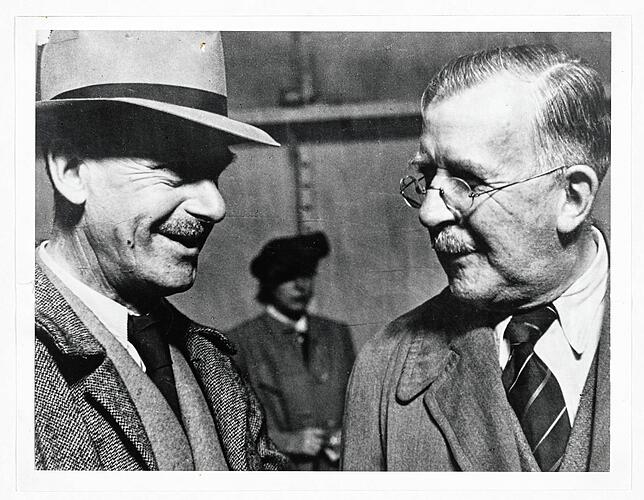 Thomas Mann (links) mit seinem Bruder Heinrich, 1940: Aus politischen Gründen waren sie für viele Jahre zerstritten.