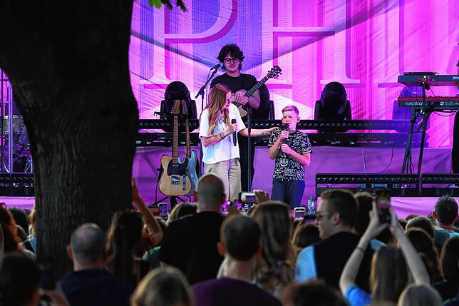 Bild 12: Sophia begeistert 1500 Fans im Uferpark
