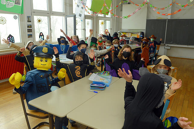 An der Grundschule Fischbach herrscht bereits die ganze Woche Fasnetskultur: Jeder Tag steht unter einem anderen Verkleidungsmotto; am ...