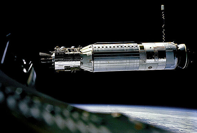Bei der Orbitalmission „Gemini 8“ dockte Armstrongs Raumschiff an den Zielsatelliten Atlas-“Agena“ an.