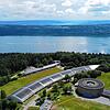Eine Fotovoltaikanlage wurde erst vor wenigen Wochen auf dem Dach der Filterhalle des Wasserwerks am Sipplinger Berg installiert. ...