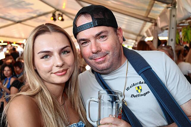 Bild 28: Feierlaune mit der Gretle-Band beim Dettinger Dorffest - hier gibt’s die schönsten Bilder