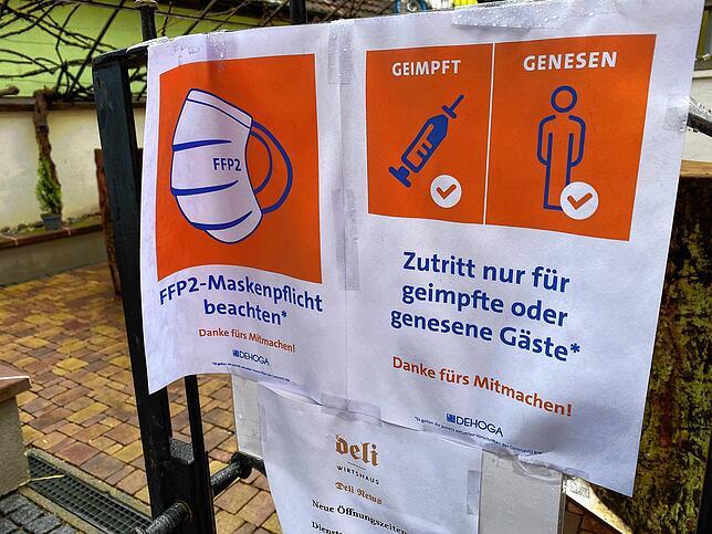 Mit dem Wiedereintritt der Alarmstufe I gilt auch wieder die 2G-Regel, anstatt der strengeren 2G-Plus-Regel.