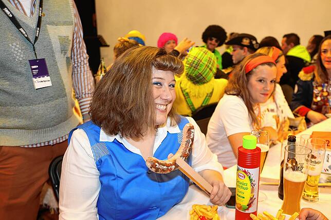Bild 12: Narren und Mäschgerle strömen ins Konzil &ndash; Sie alle sind bei der SWR-Fernsehfasnacht dabei