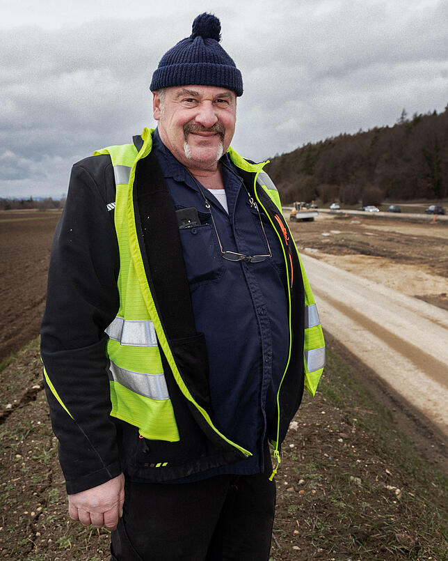 Bild 3: Baggern, planieren, planen: Das sind die Menschen, die für uns die B33 bauen