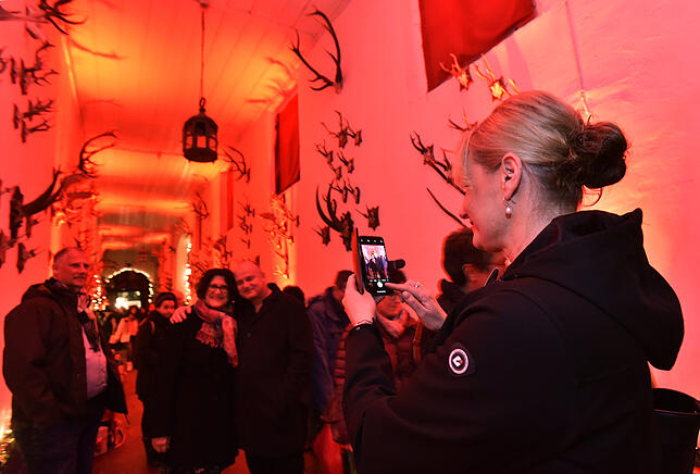 Das meistfotogravierte Motiv der Weihnachtswelt ist zweifellos der lange Gang zur Anspannhalle, der jedes Jahr aufwändig anders ...