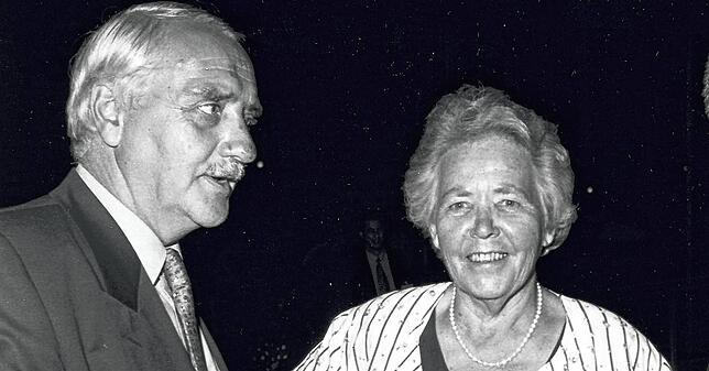 Brigitte Weyl mit Holtzbrinck-Geschäftsführer Pierre Gerckens.