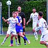 Starker Auftritt: Emanuel Esser (Mitte, beim Kopfball vor Leon Hofmans) erzielte zwei Treffer beim 4:4 des SV 08 Laufenburg im Derby ...