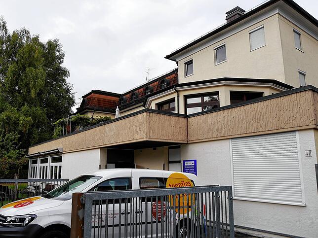 Das ist das Nachbarhaus, das den Paritätischen Sozialdiensten Konstanz gehört. Das Haus am Briel ist ein Wohnheim für psychisch kranke ...