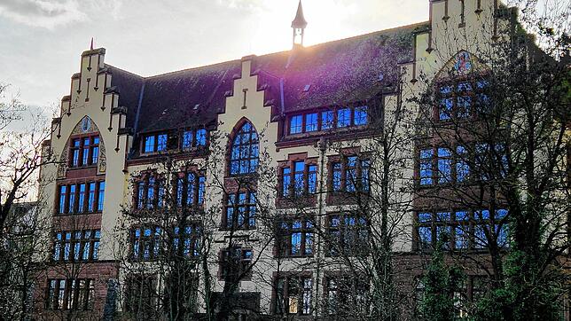 Markant: Die Heinrich-Hansjakob-Schule am Rande der Altstadt ist eines der großen Sanierungsprojekte, das die Stadt jetzt angeht.
