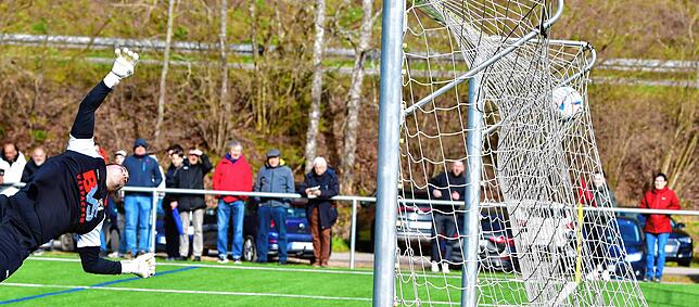 Bild 2: FC Schlüchttal siegt 3:2 gegen den FC Erzingen &ndash; und wir haben Bilder!