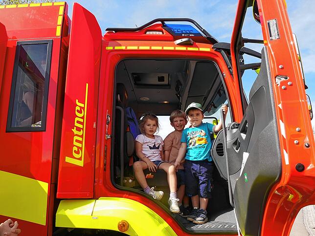 Bild 29: Zwei zukunftsweisende Anlässe als Feiergrund für die Feuerwehr Hilzingen