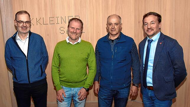 Der Vorstand (von links). Andreas Nägele (bisheriger Kassenverwalter), Claudius Rautenberg (neuer Kassenverwalter), Michael Villinger ...