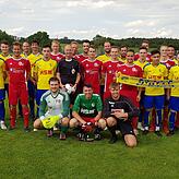 Zur Einweihung der Fußball-Arena und des Vereinsheims des Herdwanger SV spielte dessen Erste (rote Trikots) gegen die Erste der FAL. Das ...